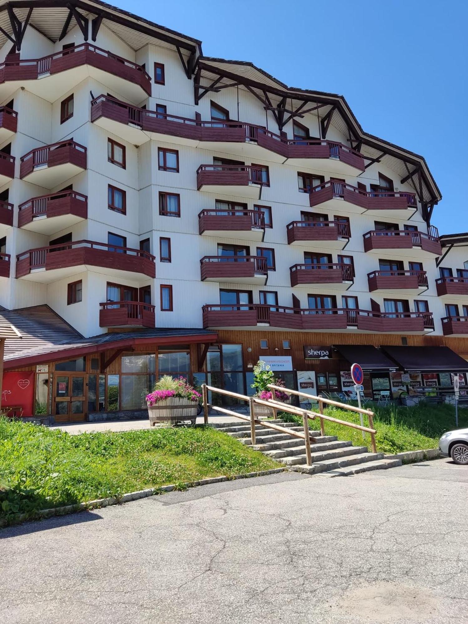 Ski-in Ski-out 1 Bed, La Tania Courchevel